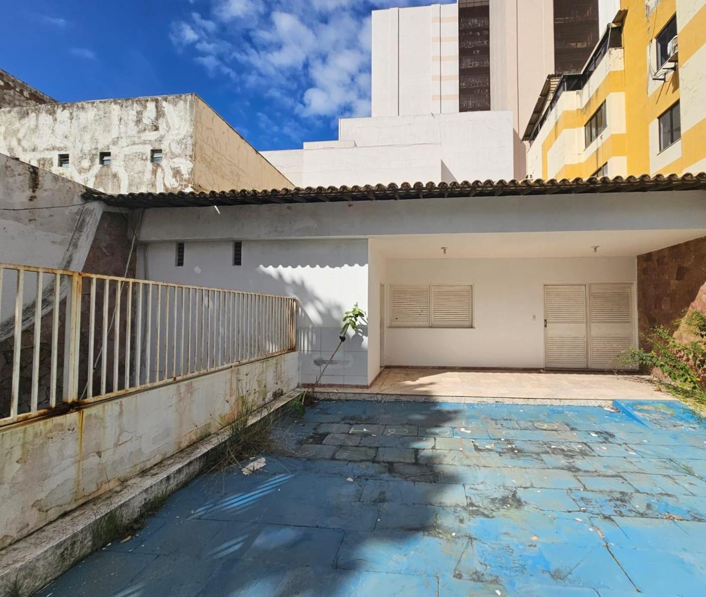 Casa à venda com 3 quartos, 202m² - Foto 1