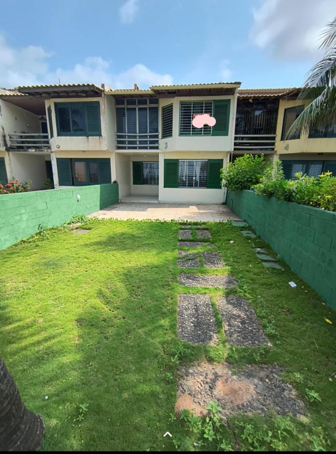 Casa de Condomínio à venda com 4 quartos, 300m² - Foto 1