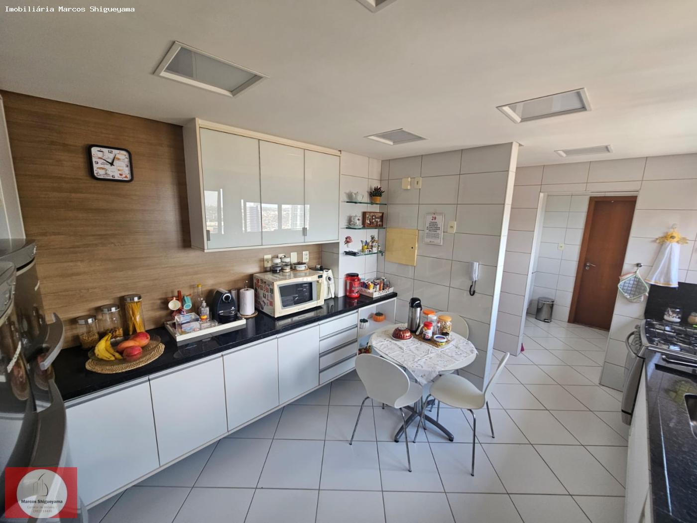 Apartamento para alugar com 3 quartos, 140m² - Foto 10